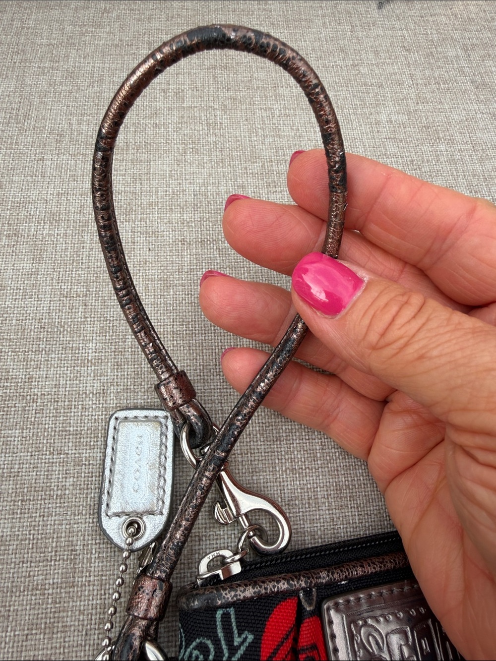Coach Poppy Black Multicolor Graffiti Heart Wristlet with Silver Tag - Picture 4 of 8